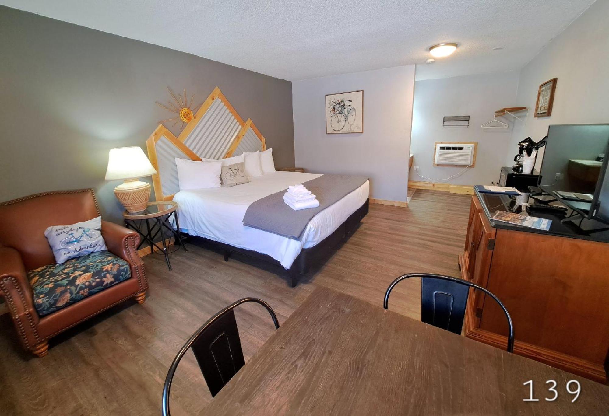 Buffalo Lodge Bicycle Resort - Amazing Access To Local Trails & The Garden Colorado Springs Room photo