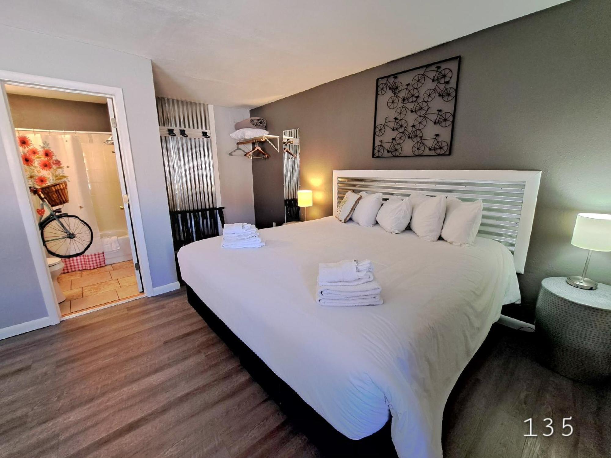 Buffalo Lodge Bicycle Resort - Amazing Access To Local Trails & The Garden Colorado Springs Room photo