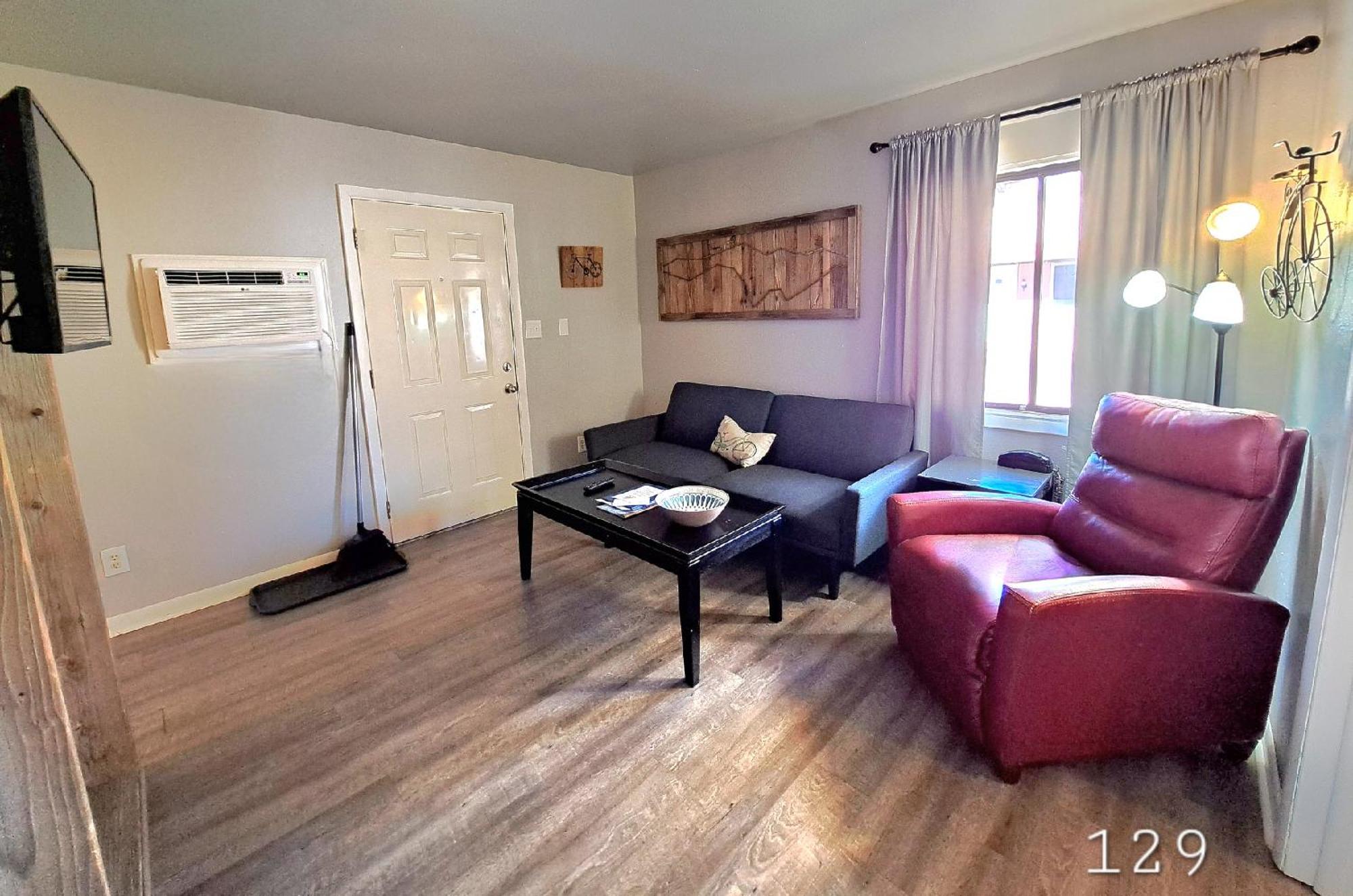 Buffalo Lodge Bicycle Resort - Amazing Access To Local Trails & The Garden Colorado Springs Room photo