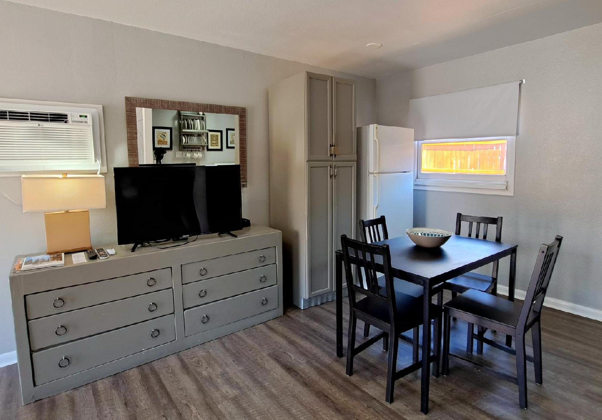 Buffalo Lodge Bicycle Resort - Amazing Access To Local Trails & The Garden Colorado Springs Room photo