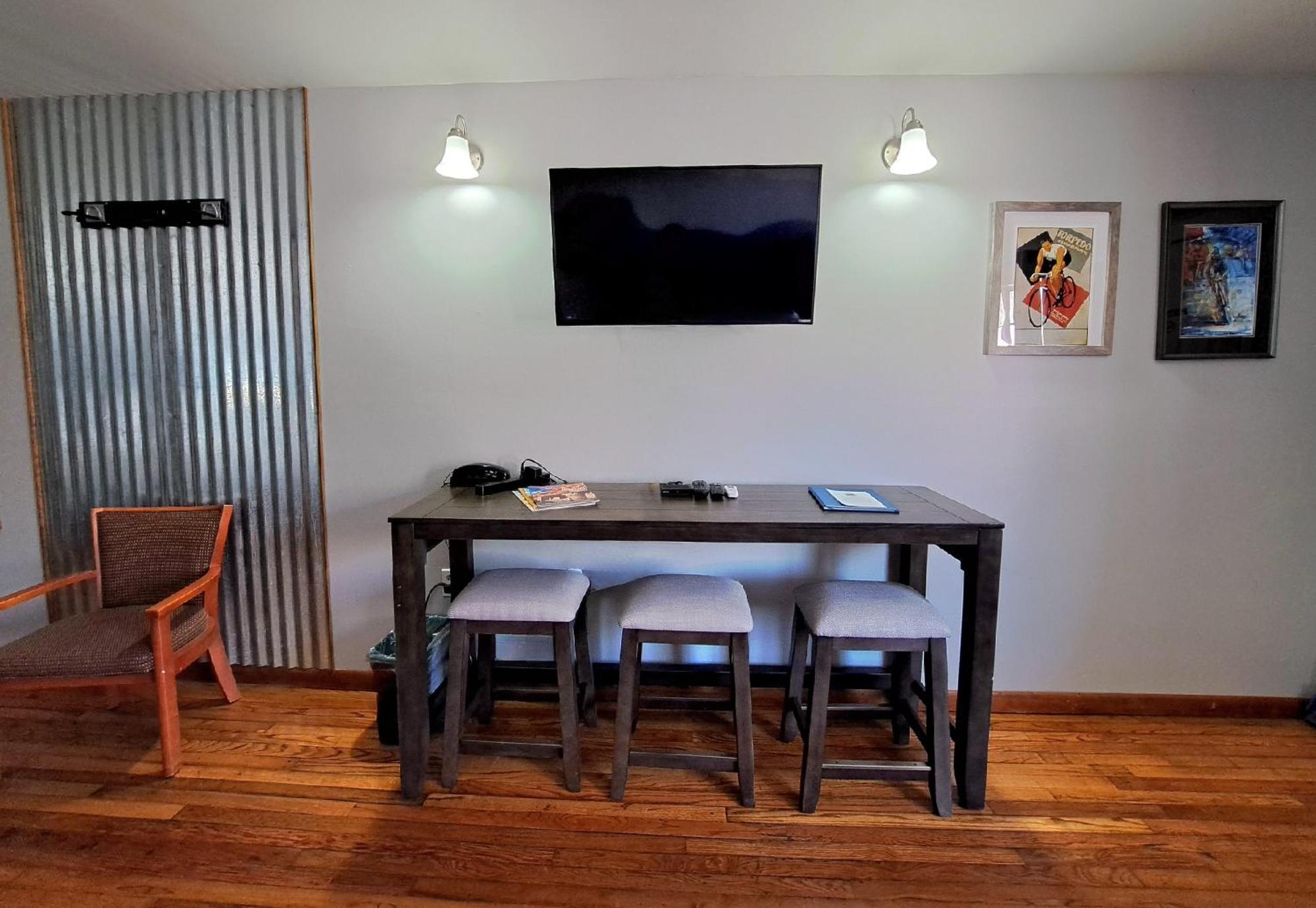 Buffalo Lodge Bicycle Resort - Amazing Access To Local Trails & The Garden Colorado Springs Room photo