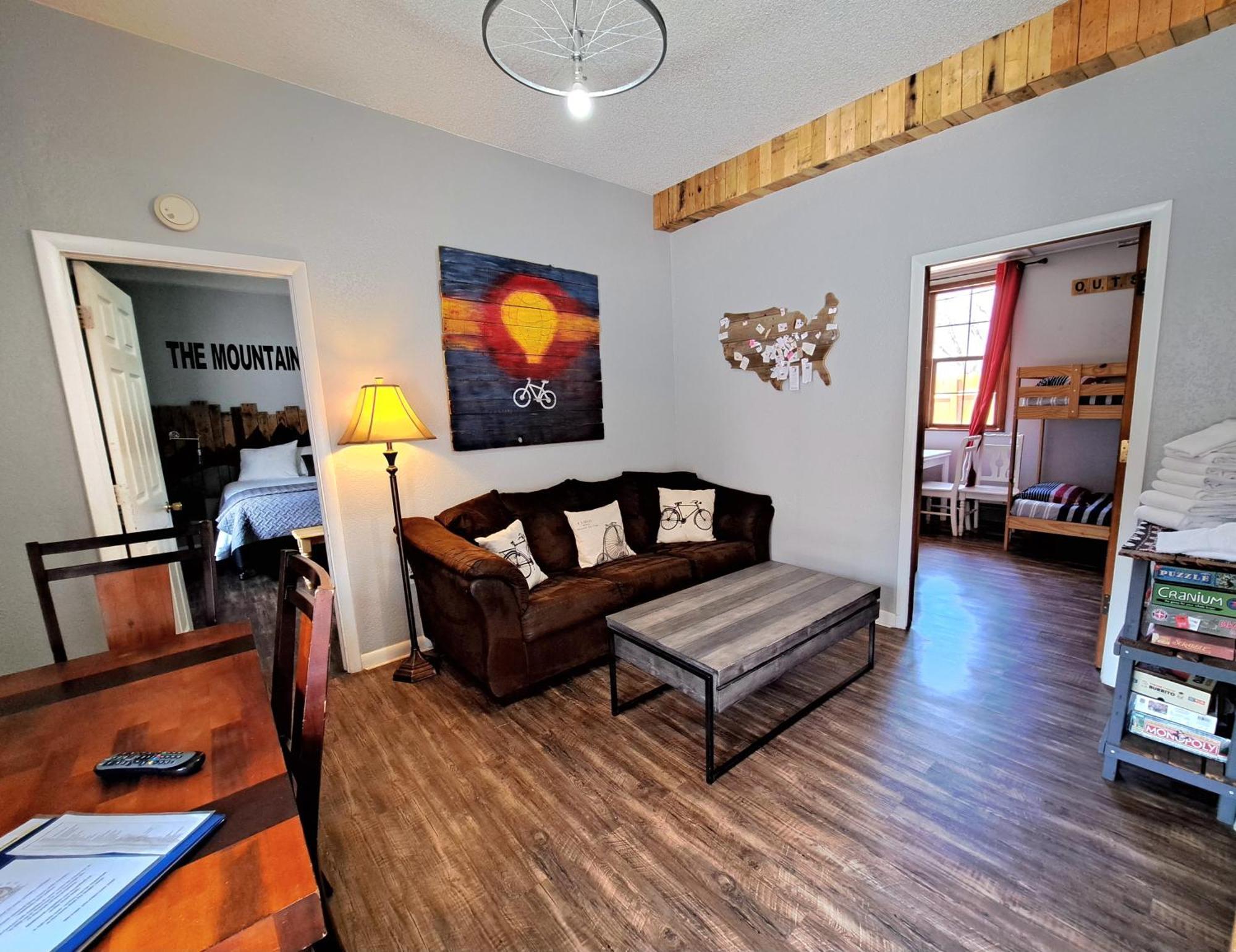 Buffalo Lodge Bicycle Resort - Amazing Access To Local Trails & The Garden Colorado Springs Room photo